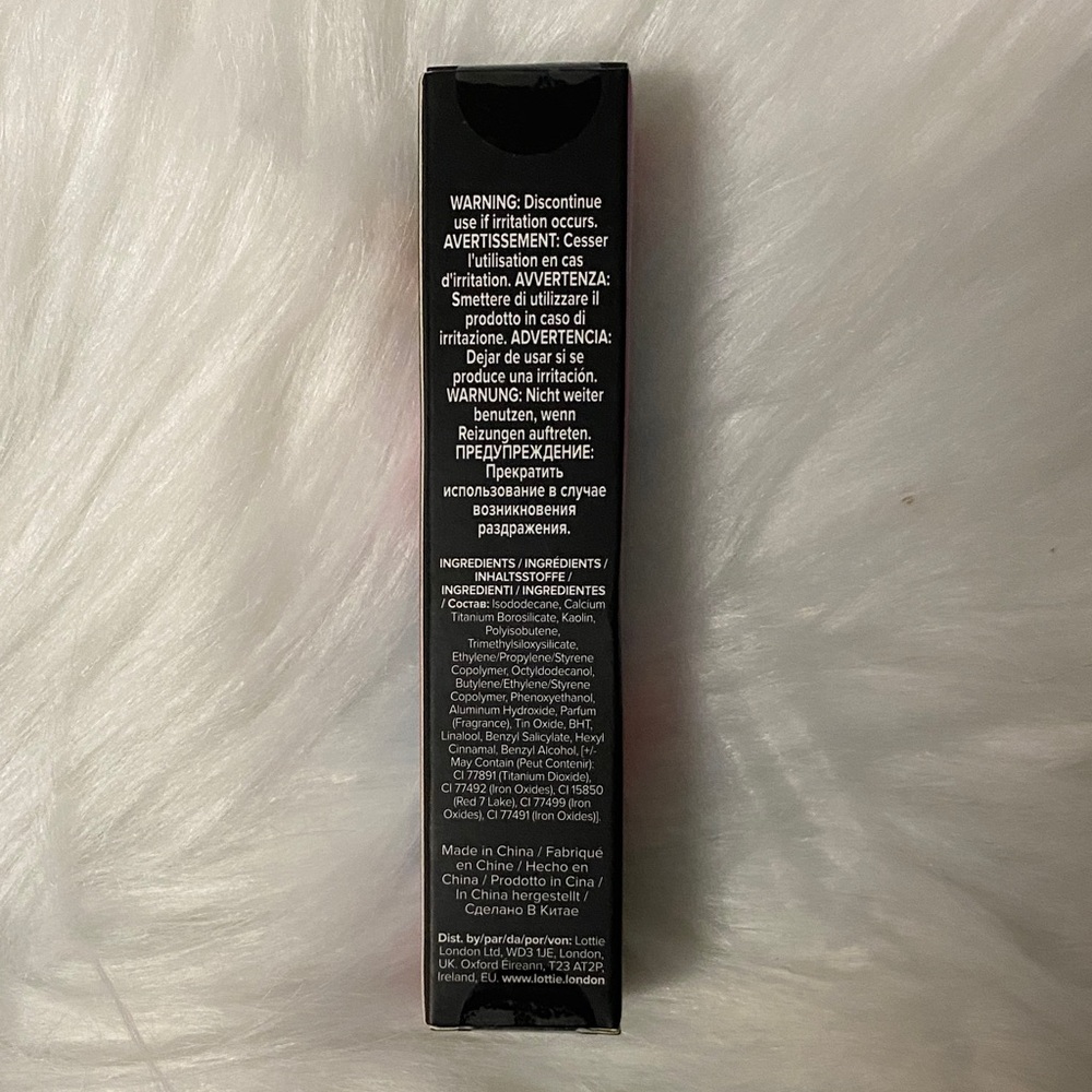 Lottie London Harley Quinn Transforming liquid Lipstick - from matte to glitter - Picture 3 of 11